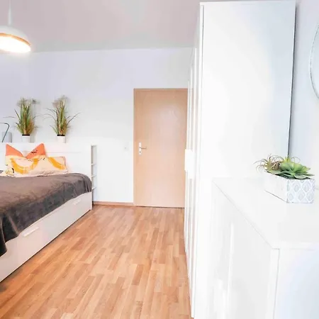 Lutherviertel-balkonapartment Mit 2 Schlafzimmern * 开姆尼茨