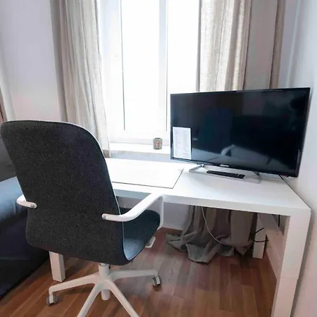 Lutherviertel-balkonapartment Mit 2 Schlafzimmern 公寓 *